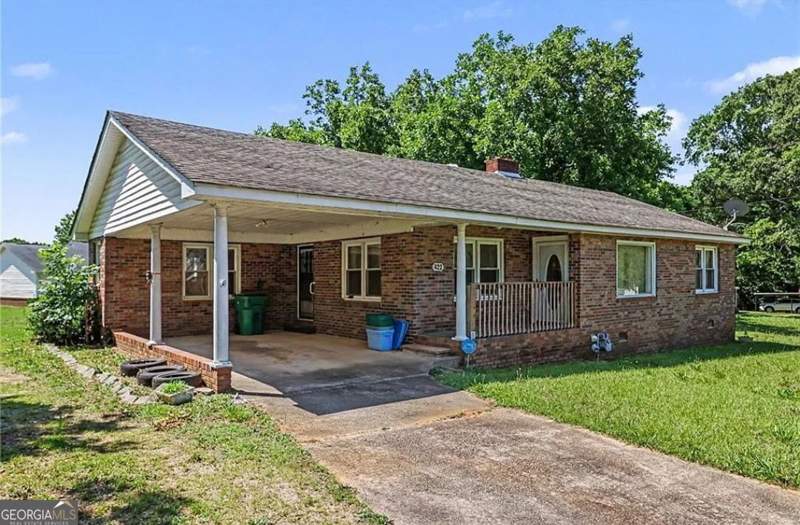 2 bedroom Single Family Residence at 422 Bartson Street, Bartson St, Lavonia — photo 2
