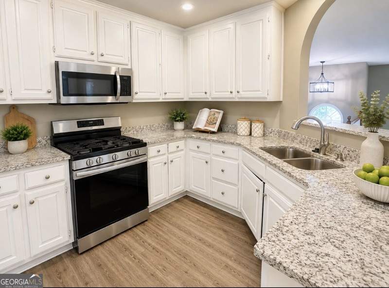 4 bedroom Single Family Residence at 3063 Vineyard Way, CHATEAU WALK, Smyrna — photo 4