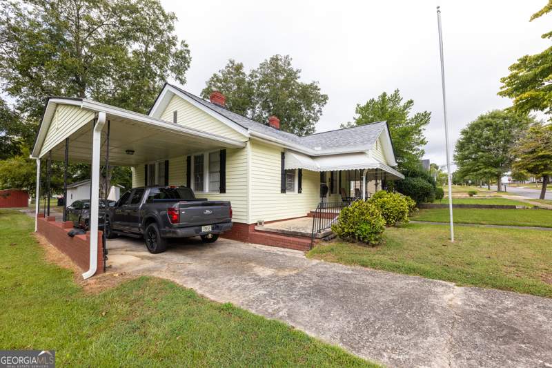 2 bedroom Single Family Residence at 113 O Street, Silvertown, Thomaston — photo 2