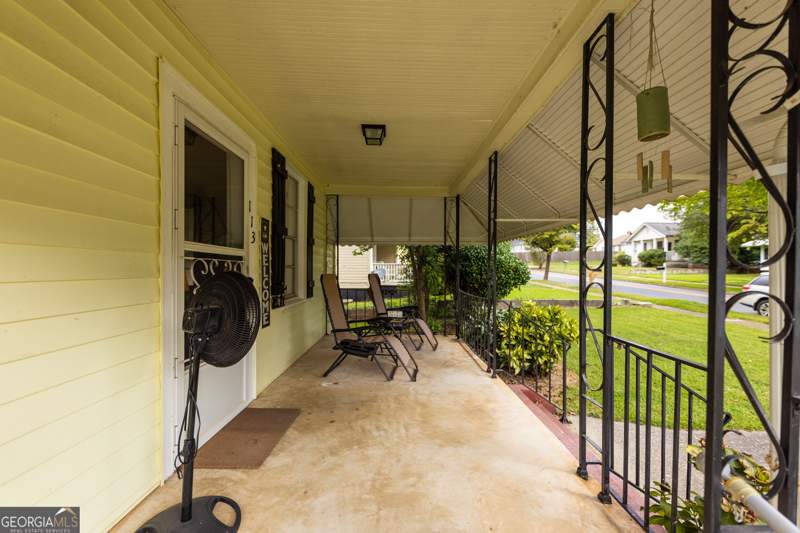 2 bedroom Single Family Residence at 113 O Street, Silvertown, Thomaston — photo 3