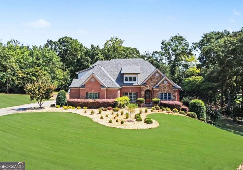 9 bedroom Single Family Residence at 116 River Bend Drive, River's Edge, Hoschton — photo 1