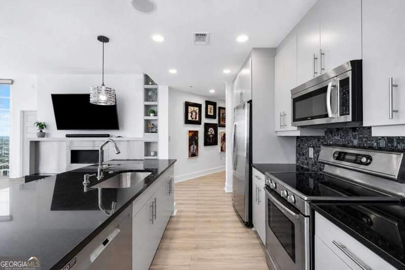 2 bedroom Condominium at 1080 Peachtree Street #1410, 1010 Midtown, Atlanta — photo 5
