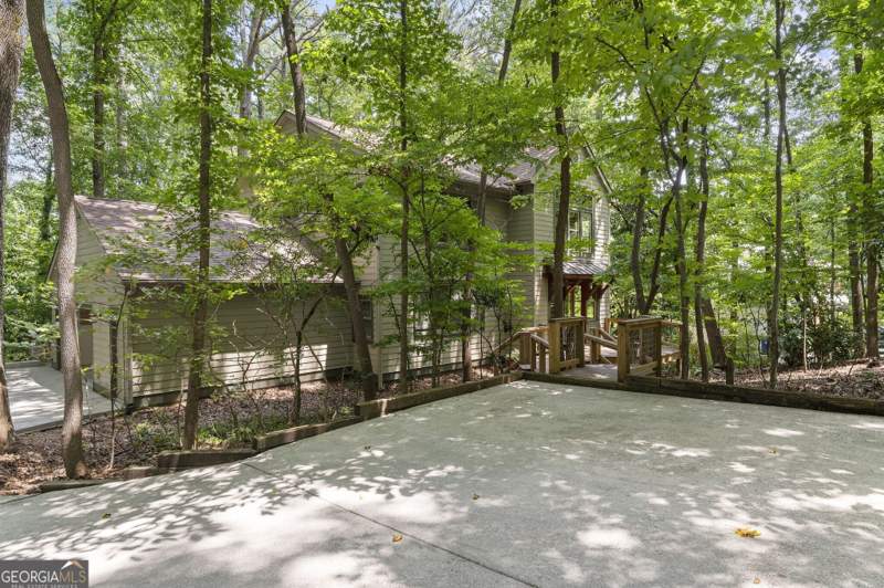 4 bedroom Single Family Residence at 3886 Harts Mill Lane, None, Brookhaven — photo 2