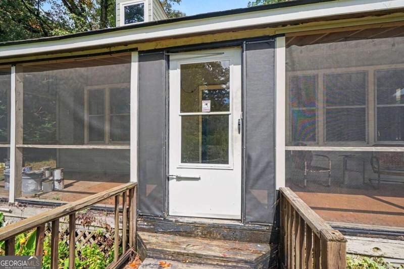 3 bedroom Single Family Residence at 6044 Shadow Rock Drive, None, Lithonia — photo 2