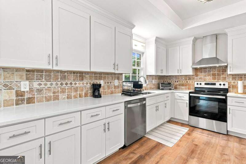 4 bedroom Single Family Residence at 120 Deerwood Circle, None, Smyrna — photo 5