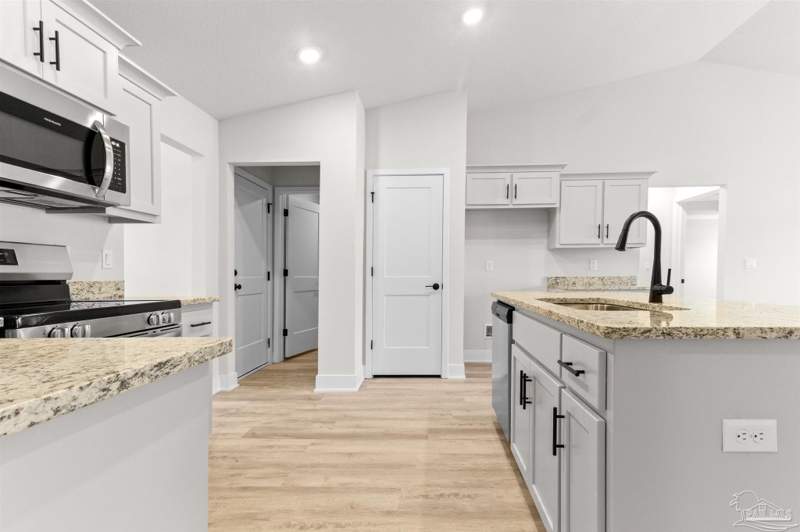 4 bedroom Single Family Residence at 9820 Windy Hill Rd, None, Pensacola — photo 5