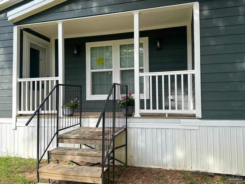 4 bedroom MANUFACTURED/MOBILE at 630 Spencer Ave, Springhead Home, Pensacola — photo 2