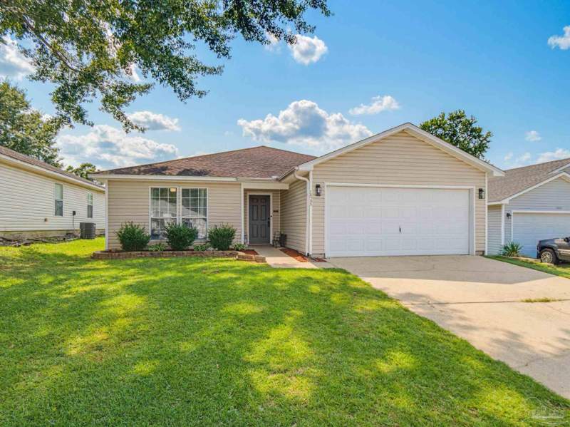 3 bedroom Single Family Residence at 10595 Wilderness Ln, Maple Oaks West, Pensacola — photo 2