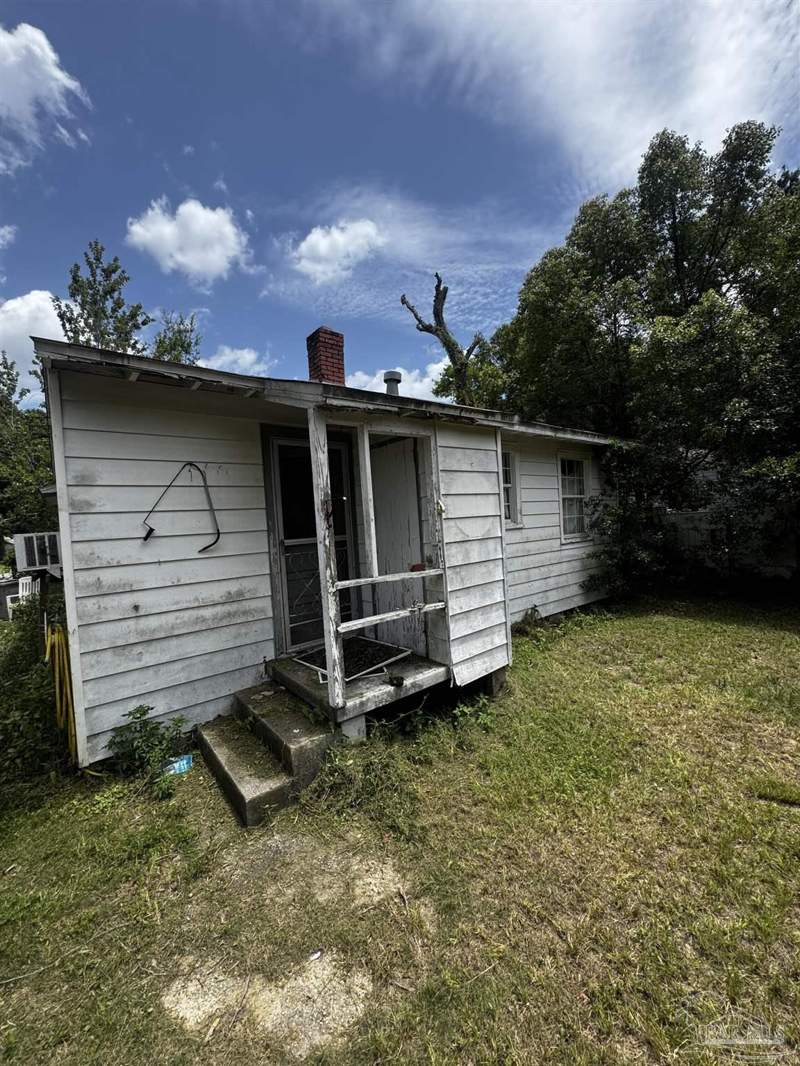 2 bedroom Single Family Residence at 404 Frisco Rd, Edgewater, Pensacola — photo 2