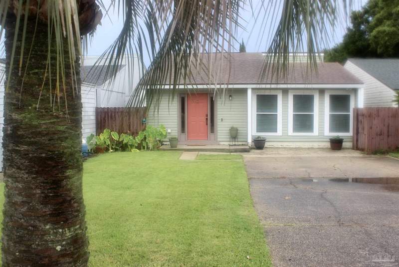 3 bedroom Single Family Residence at 3410 Carlotta St, Cordova Villas, Pensacola — photo 2