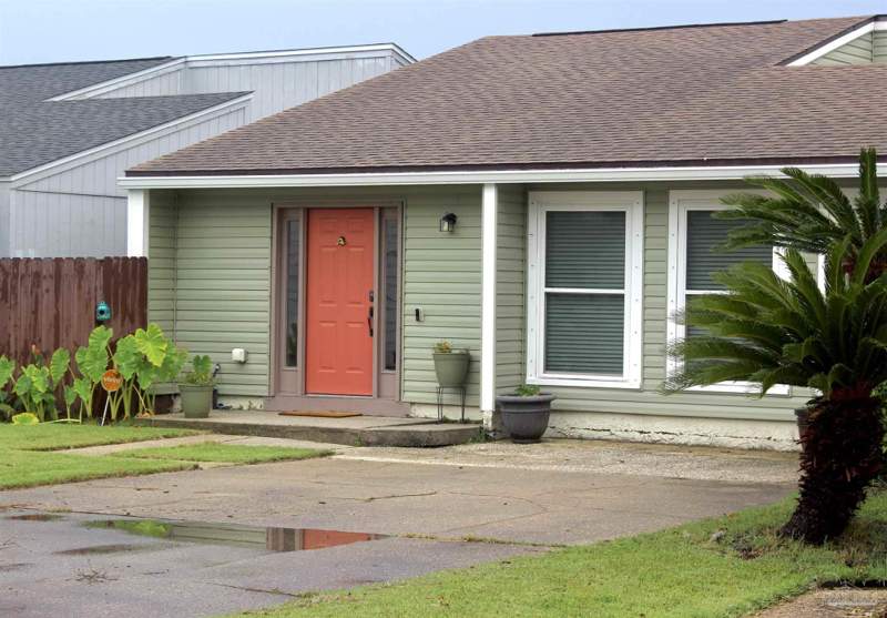 3 bedroom Single Family Residence at 3410 Carlotta St, Cordova Villas, Pensacola — photo 3