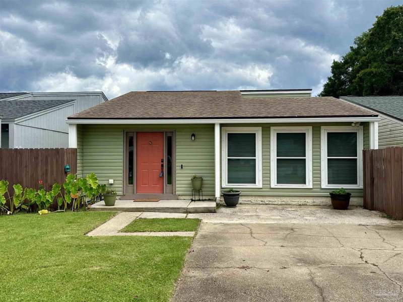 3 bedroom Single Family Residence at 3410 Carlotta St, Cordova Villas, Pensacola — photo 1