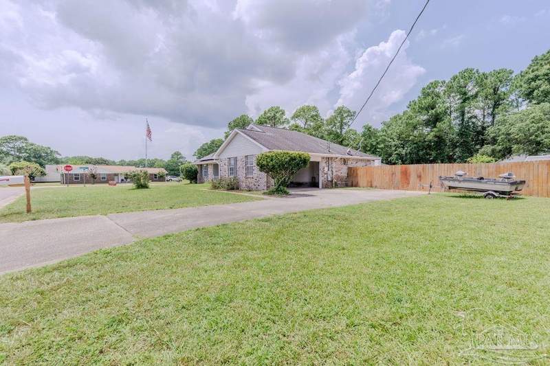 3 bedroom Single Family Residence at 8098 Conrad St, Bay Meadows Lakes, Pensacola — photo 5