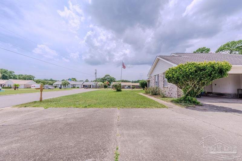 3 bedroom Single Family Residence at 8098 Conrad St, Bay Meadows Lakes, Pensacola — photo 4