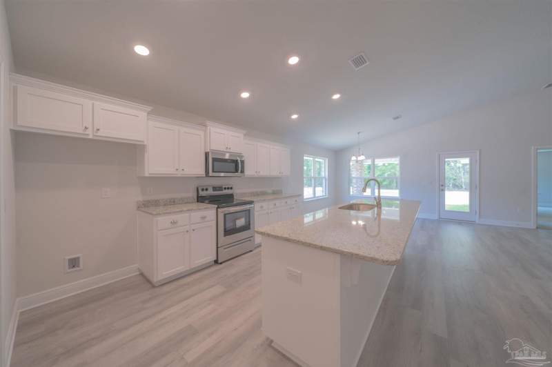 3 bedroom Single Family Residence at 9826 Windy Hill Rd, None, Pensacola — photo 3