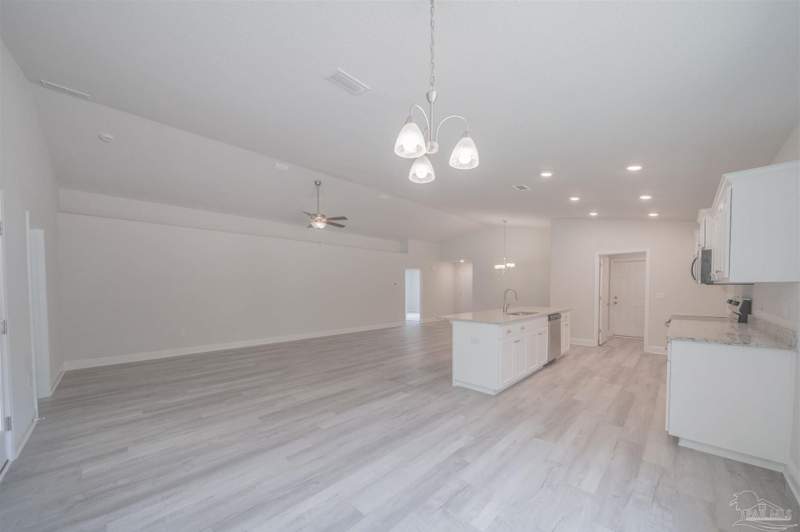 3 bedroom Single Family Residence at 9826 Windy Hill Rd, None, Pensacola — photo 5