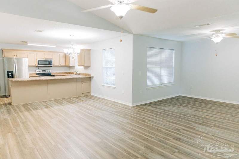 2 bedroom Single Family Residence at 5472 Joggers Ln, None, Pace — photo 4