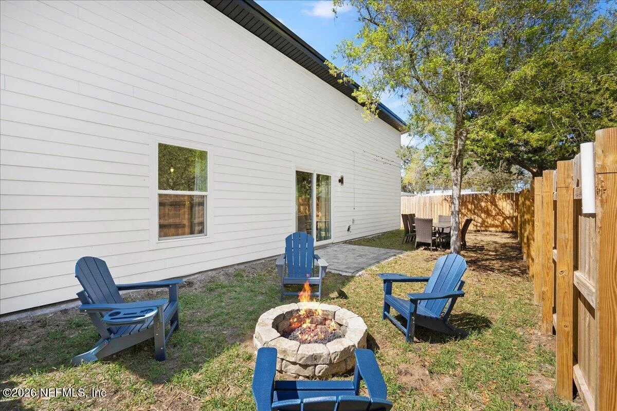 Lakes and amenities at Collier Heights