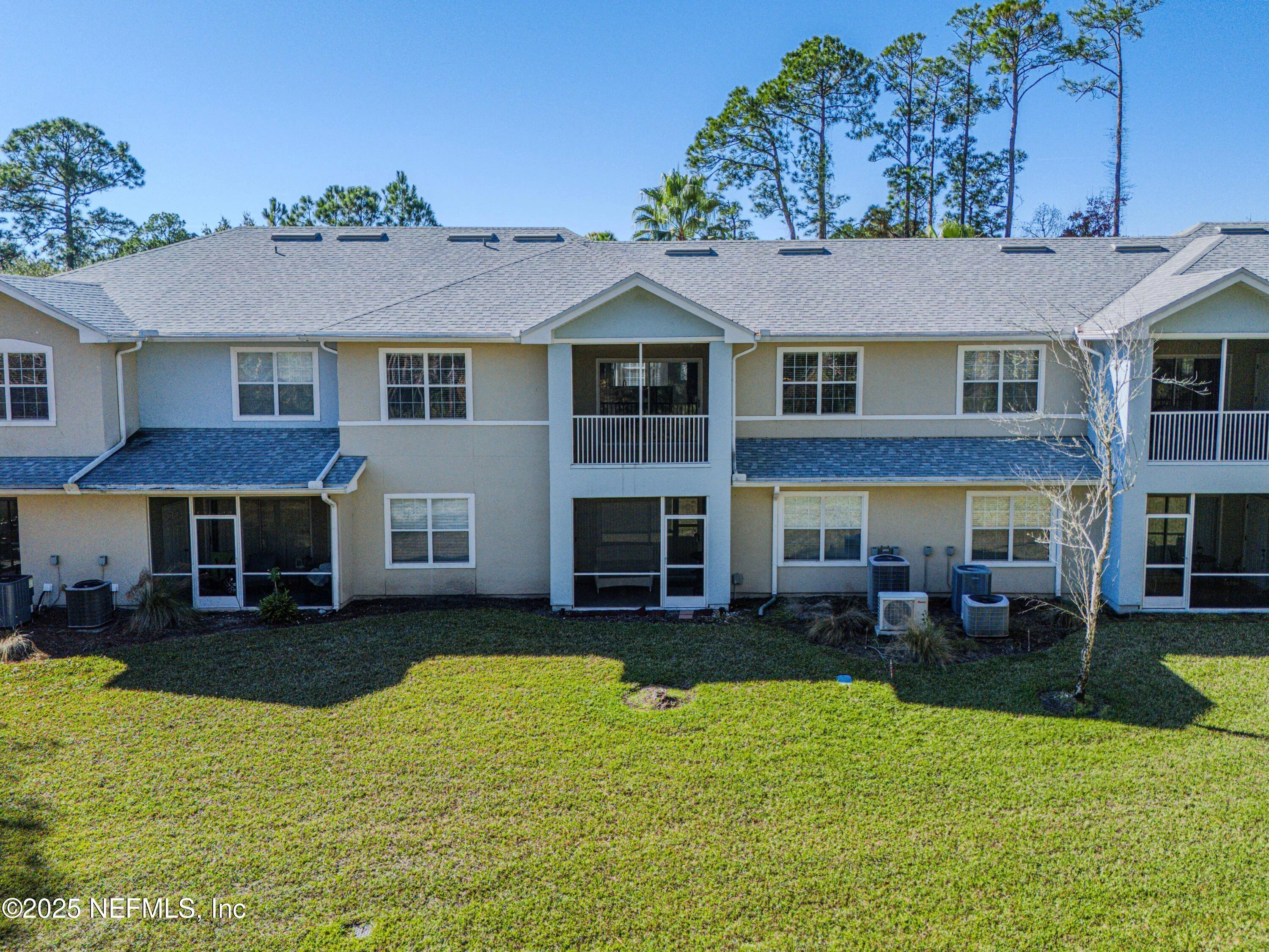 Lakes and amenities at Cottages at Winding Creek