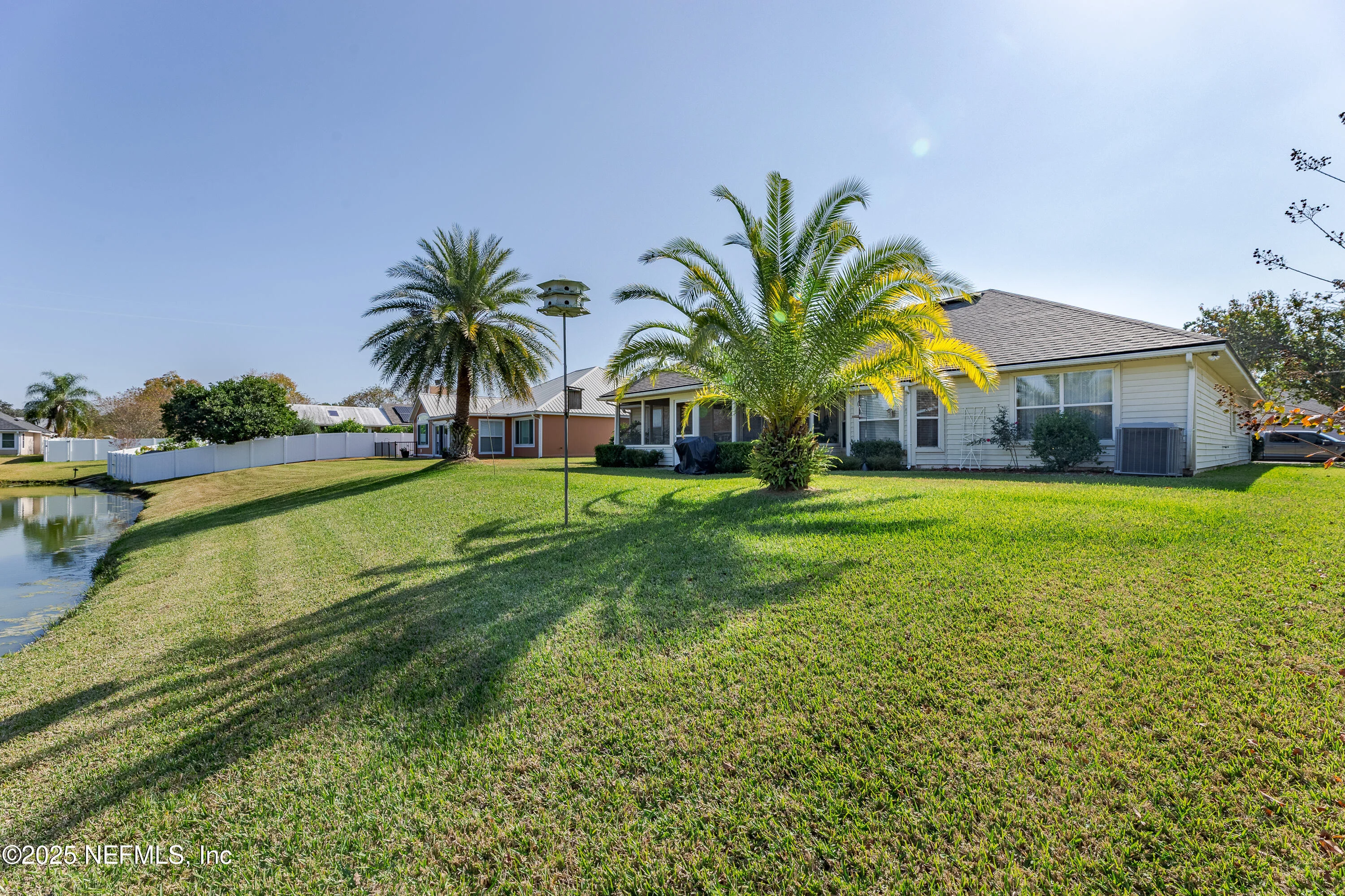 Lakes and amenities at Laurel Grove