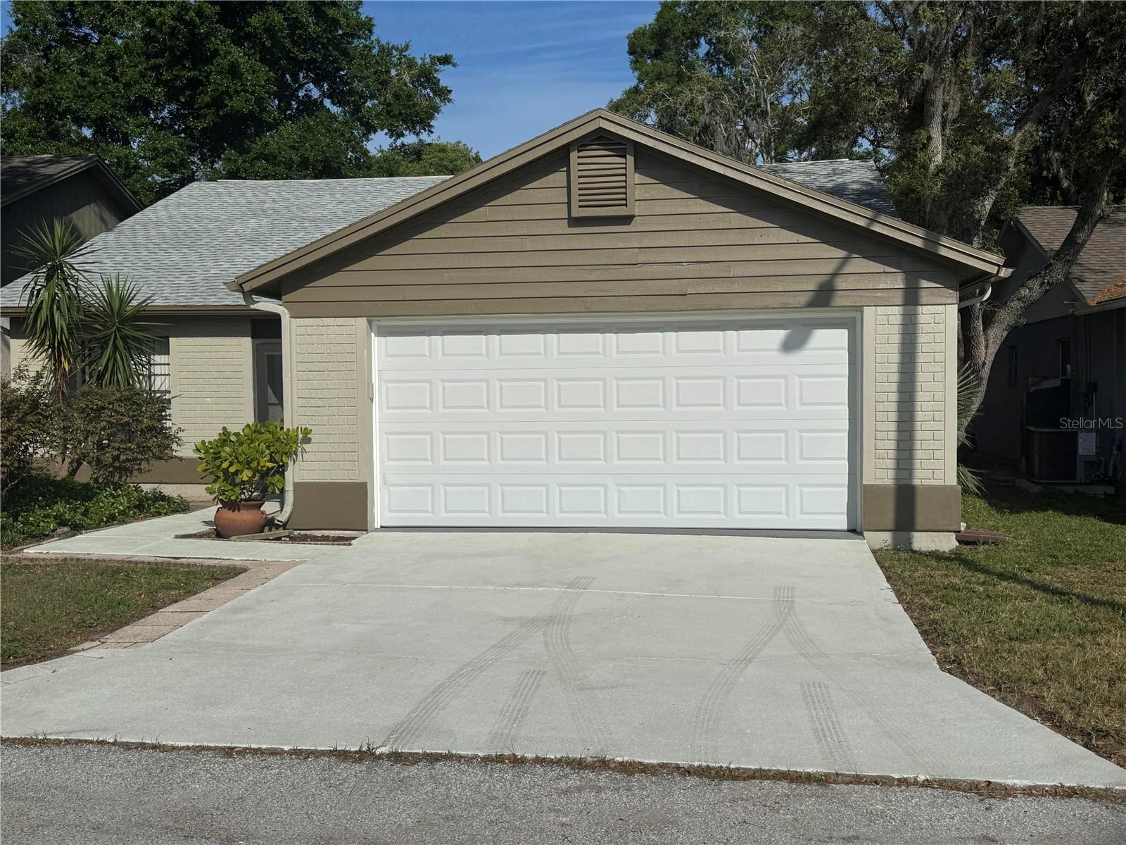 7941 Clarendon Drive home for sale in The Oaks at River Ridge