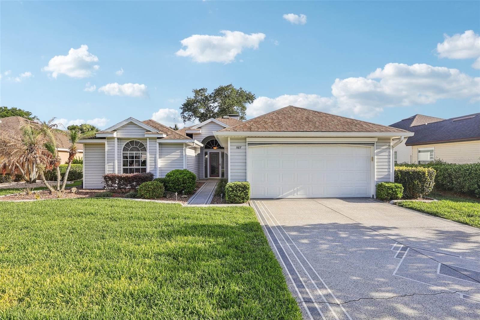 587 Juniper Way home for sale in TAVARES BAYTREE PH III SUB