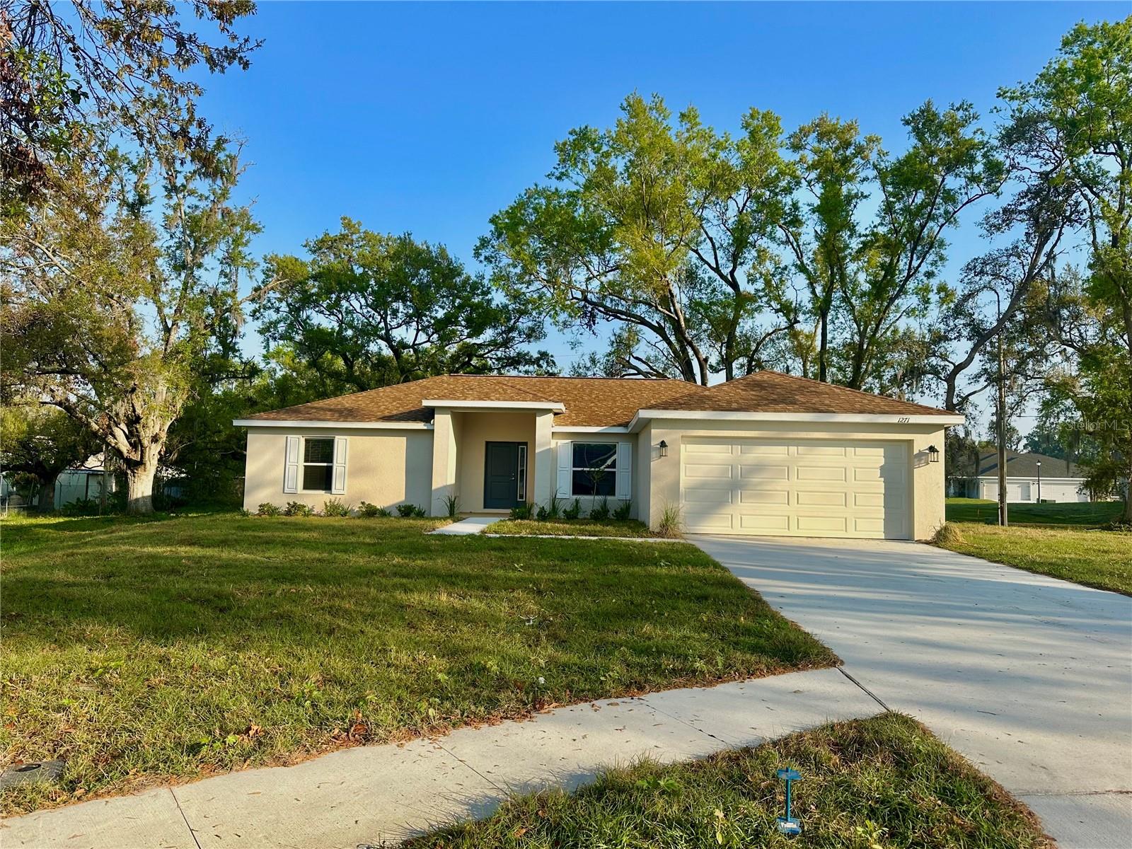 1271 Groveland Lane home for sale in Groveland South