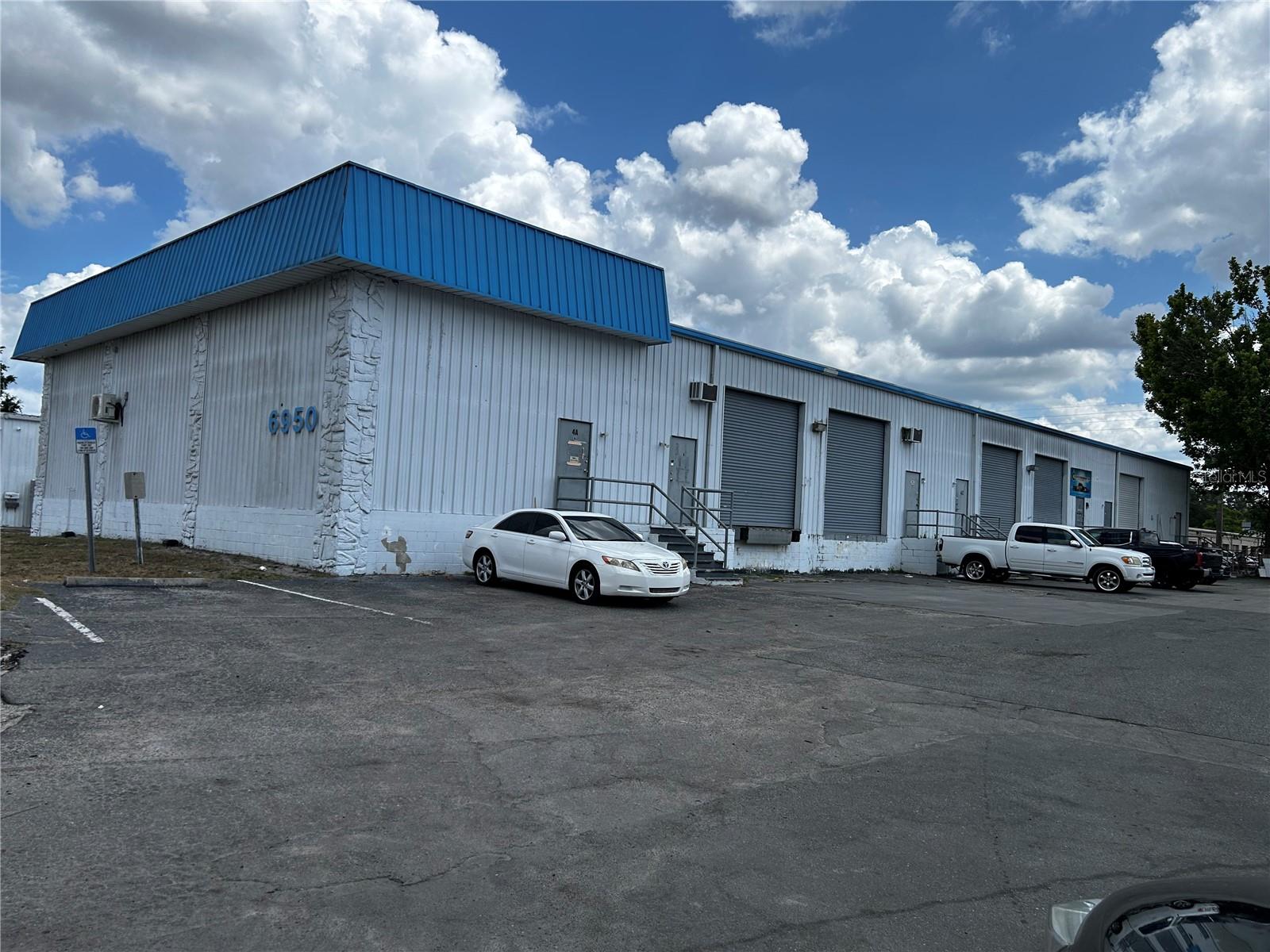 IVEYS COMMERCE PARK in Orlando