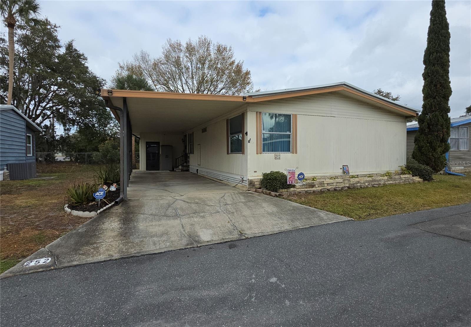 252 Pinewood Drive home for sale in EUSTIS COUNTRY CLUB MANOR MHP