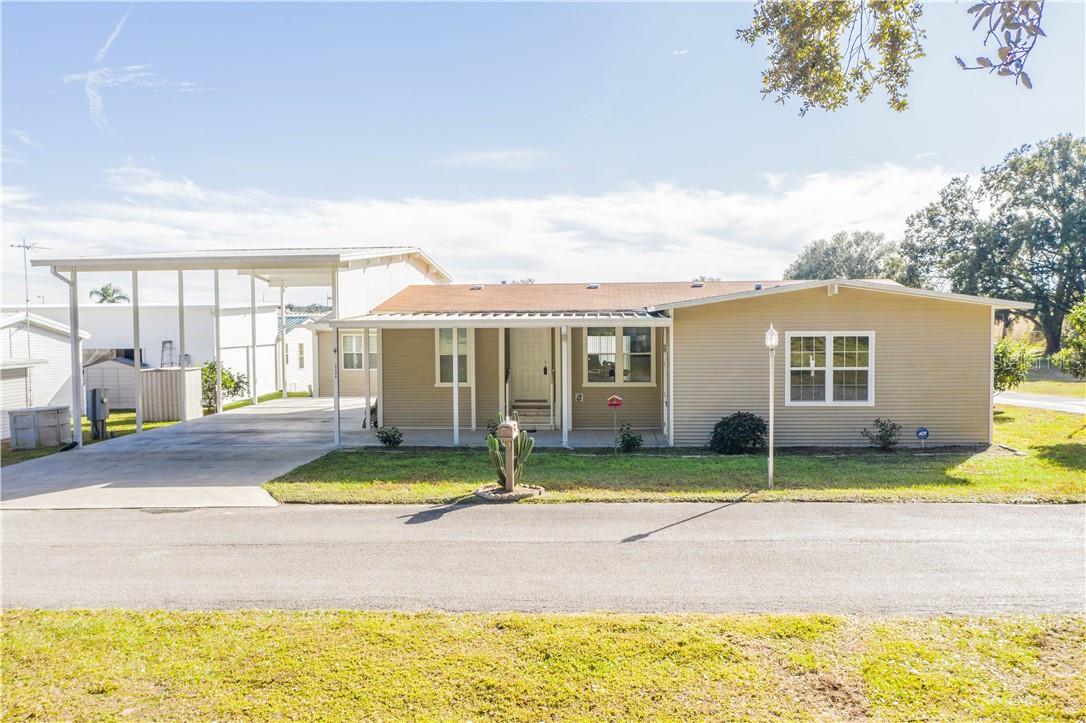 Hampton Court in Dade City