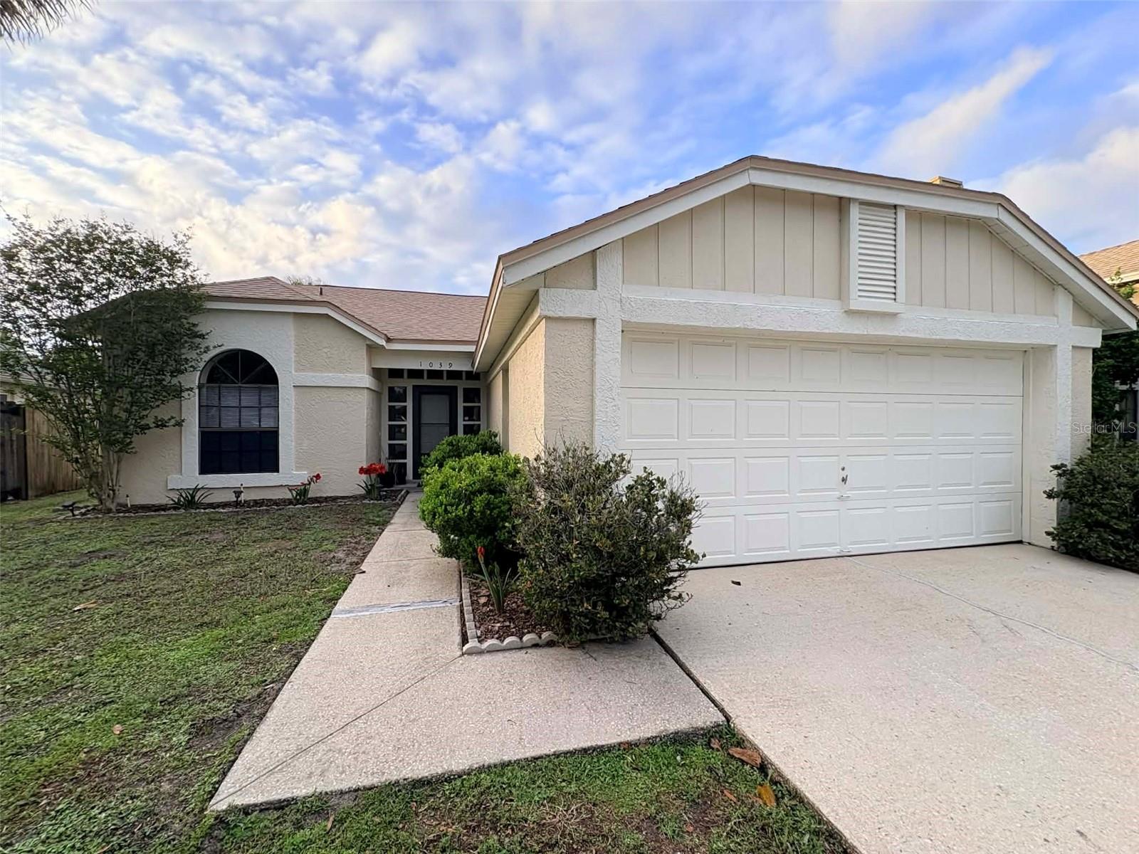 1039 Covington Street home for sale in ALAFAYA WOODS