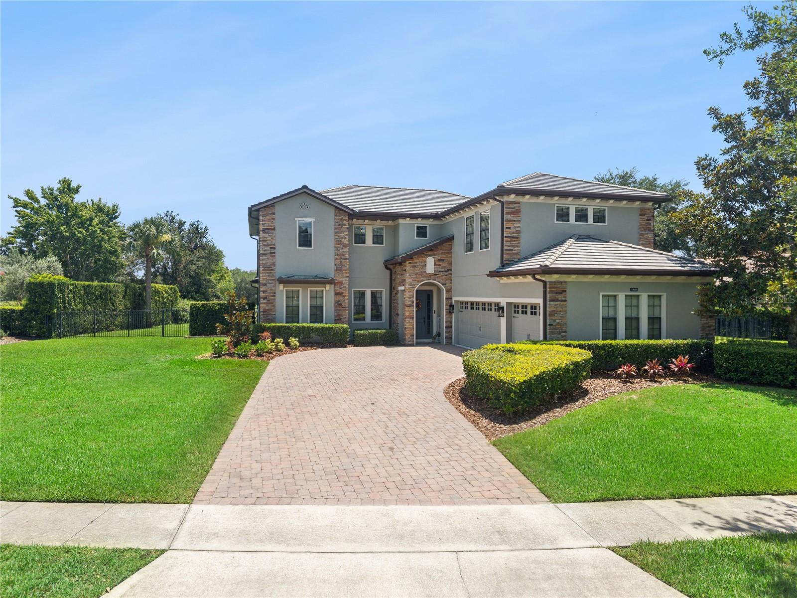HEATHROW COUNTRY ESTATE HOMES