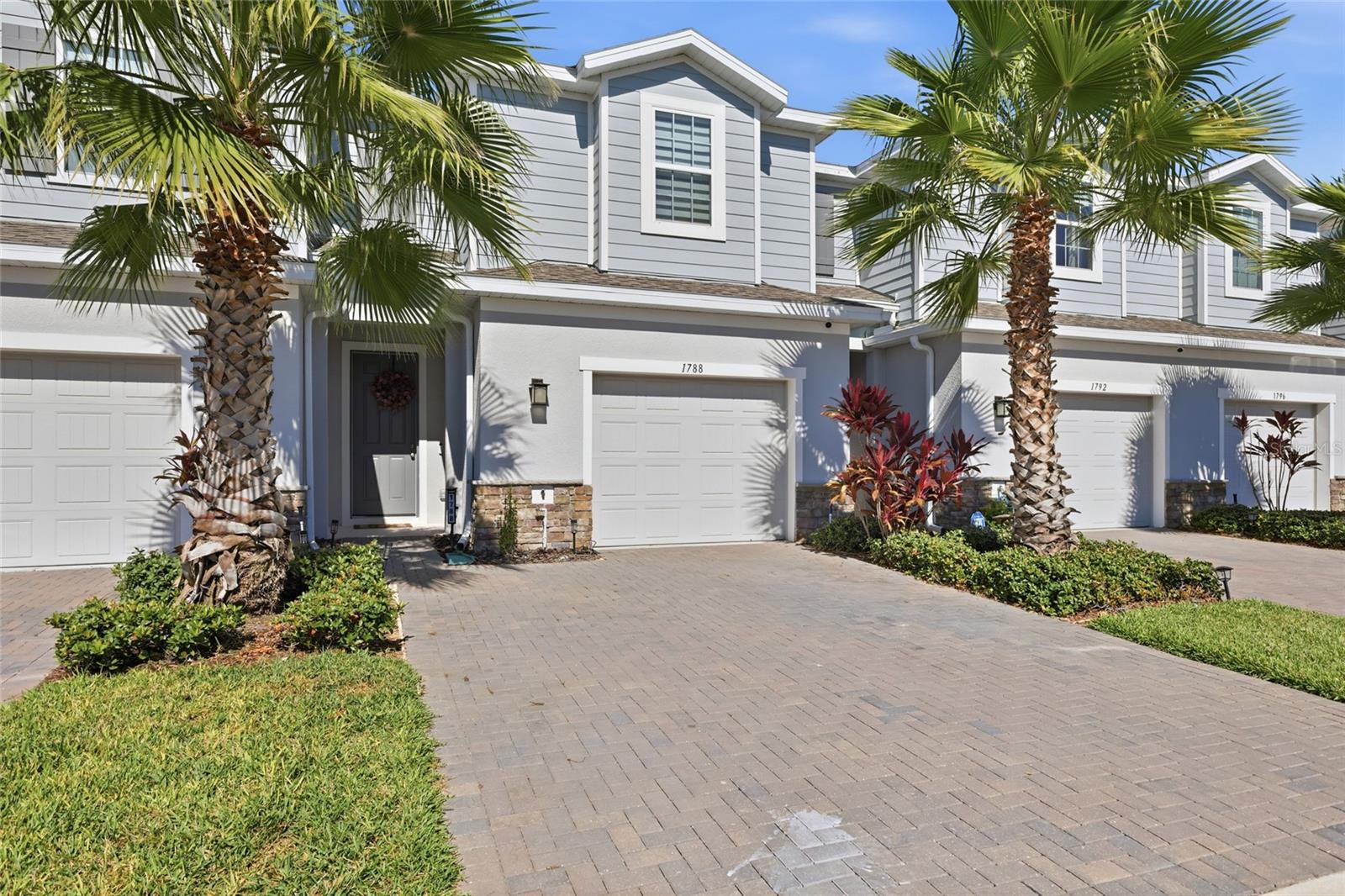 HOLDEN RIDGE TOWNHOMES