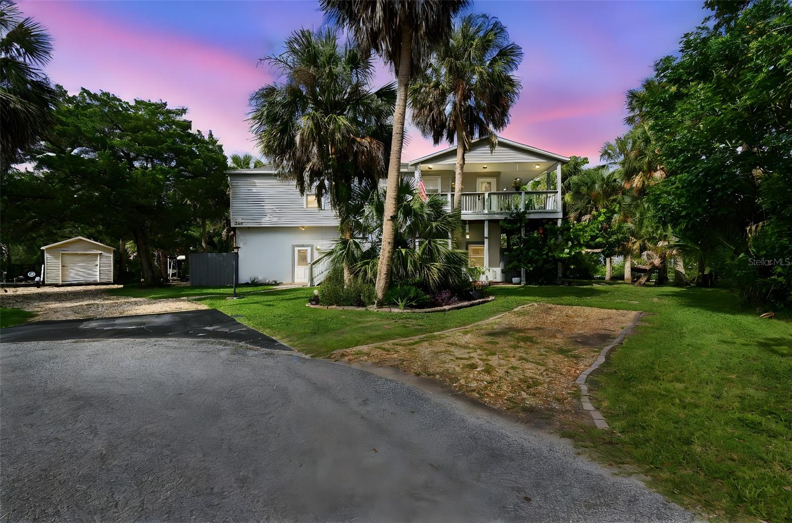 Palm Grove Colony in Weeki Wachee