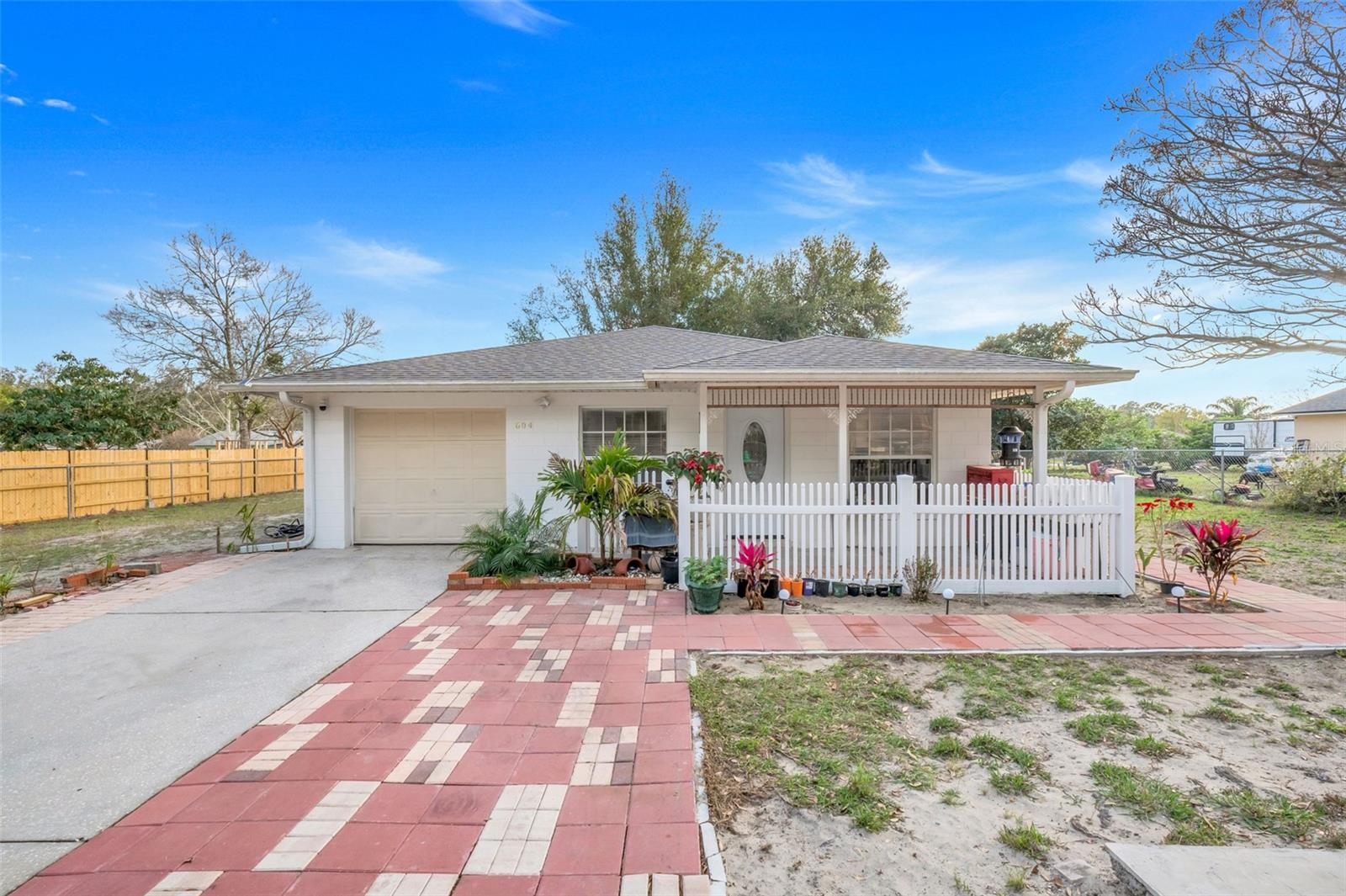 604 Palmetto Drive home for sale in MASCOTTE COMUNICASA