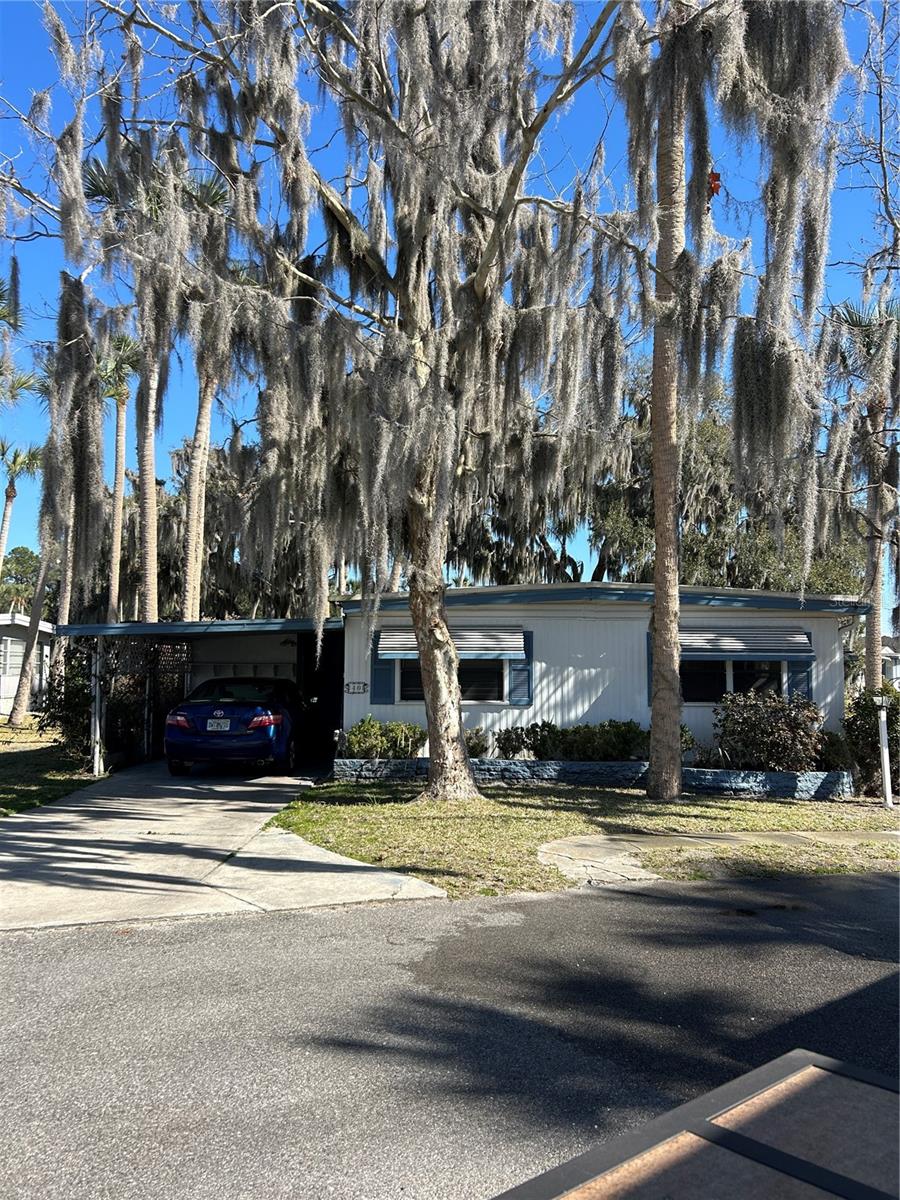 40 Sabal Palm Circle home for sale in EUSTIS COUNTRY CLUB MANOR MHP