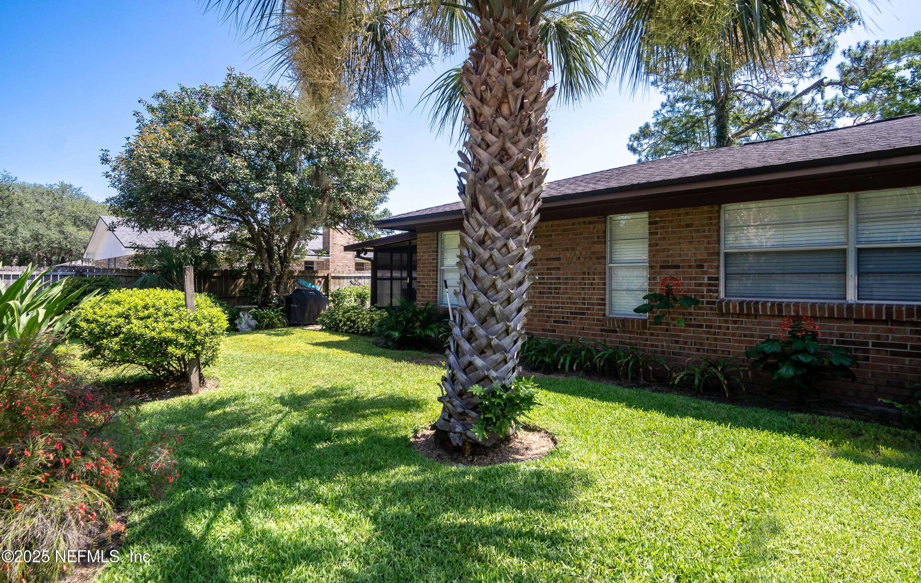 Lakes and amenities at Monument Oaks