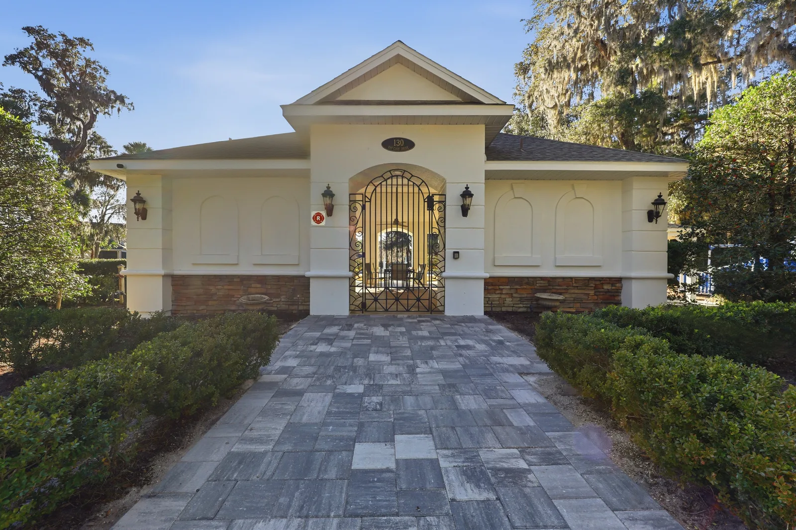 Plantation Oaks