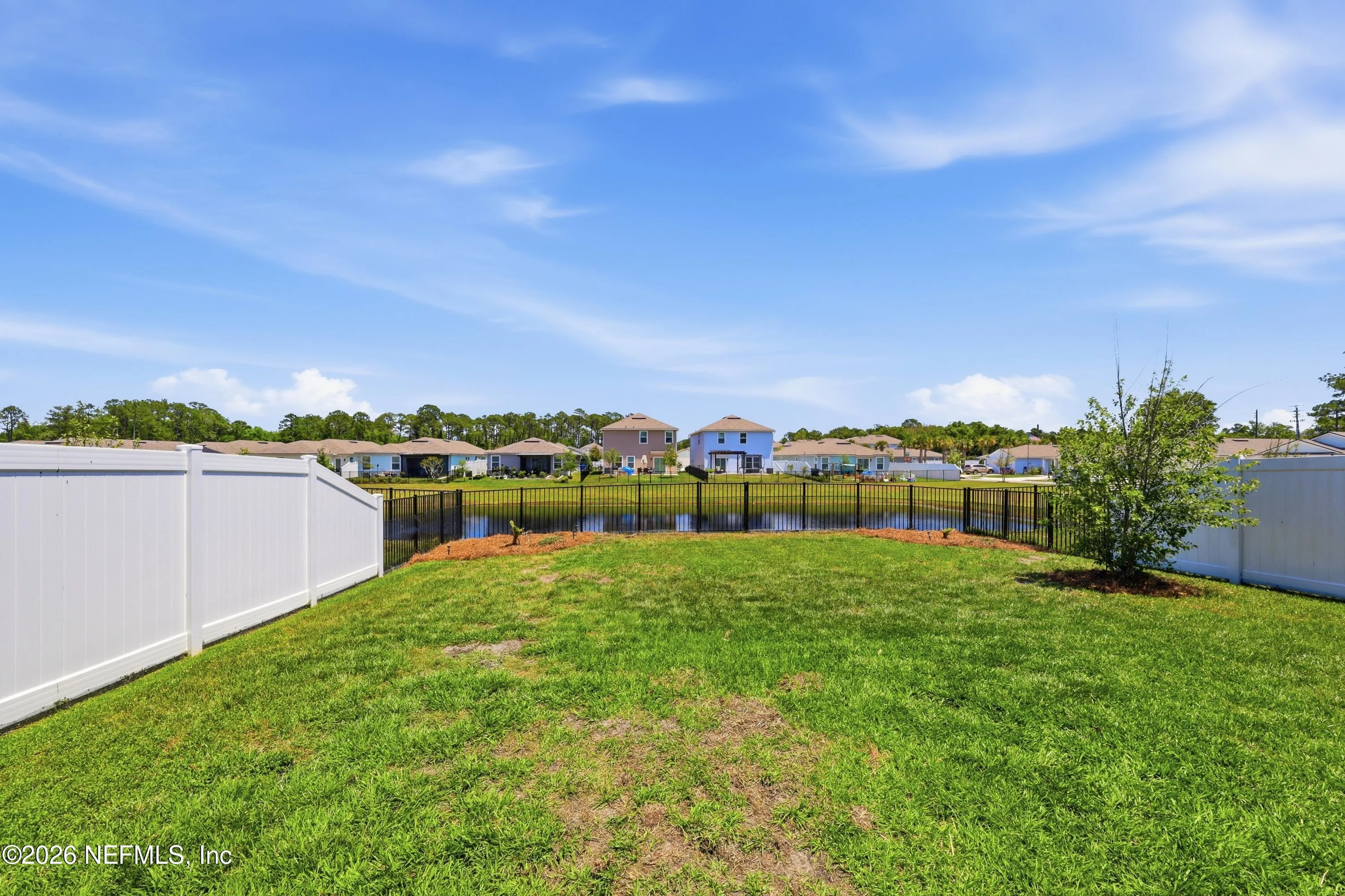 Lakes and amenities at Ravenswood Village