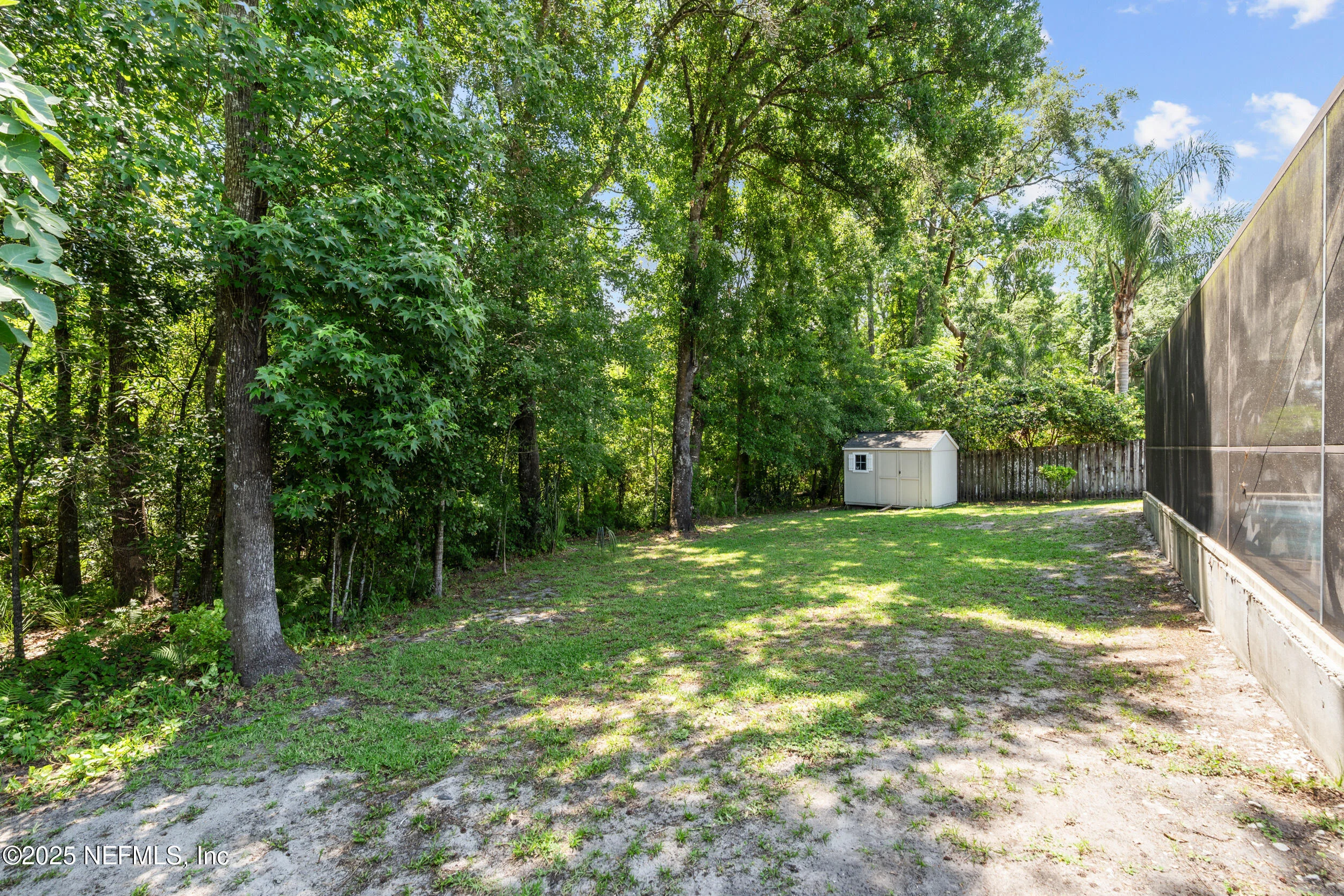 Lakes and amenities at Waterford Estates