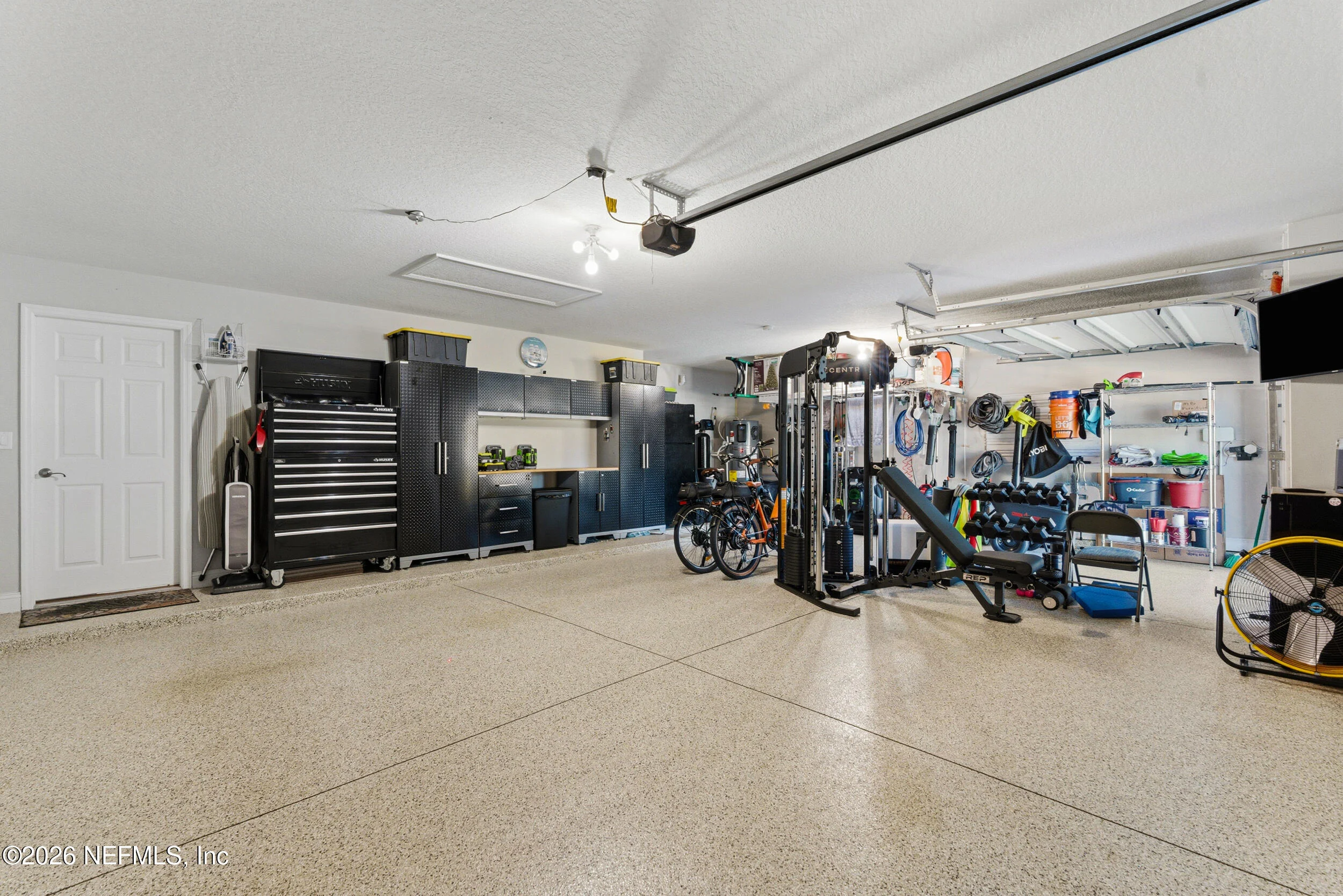 Lakes and amenities at Whitmore Oaks